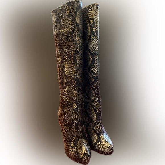 Snakeskin knee high boots - Picture 3 of 16